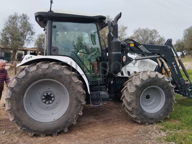 Fotografia de veículo: Trator agrícola