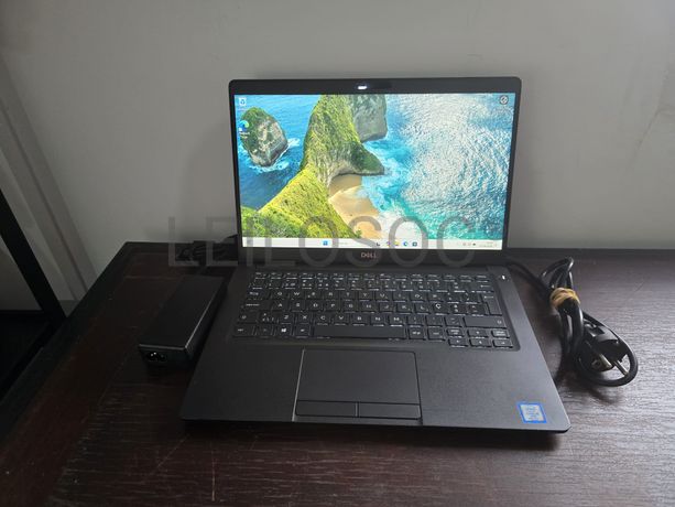 Fotografia de equipamento: Computador portátil Dell Latitude 5300