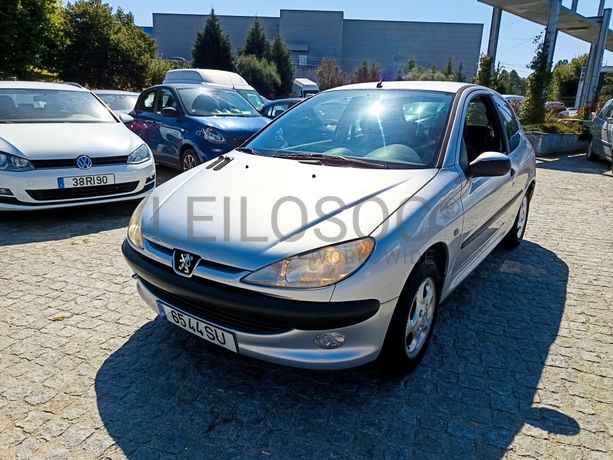 Peugeot 206 · Ano 2001