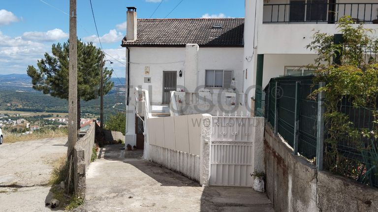 Proporção de 1/2 de Andar Moradia V0 + Proporção de 1/2 de Andar Moradia V1 · Covilhã, Castelo Branco