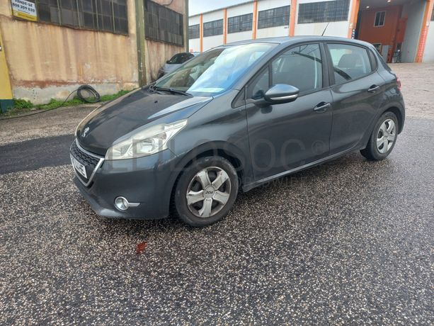 Peugeot 208 · Ano 2012