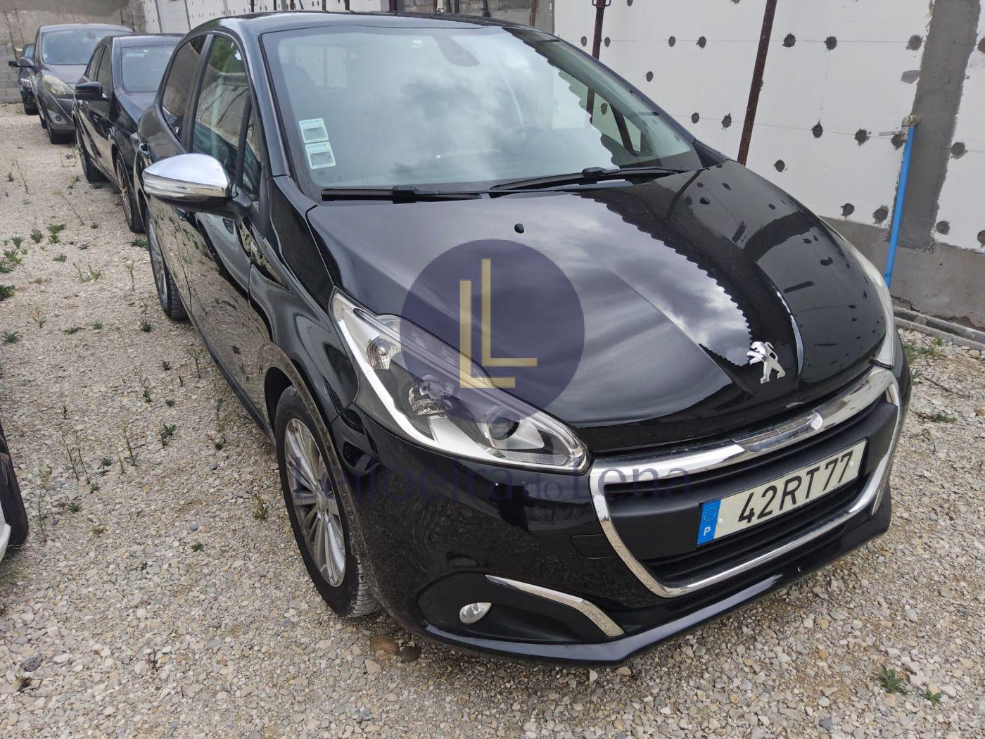 Fotografia de veículo: Peugeot 208 1.6 E-HDI (08/2016), com a matrícula 42-RT-77 (Proc 1644/26.6T8ACB)