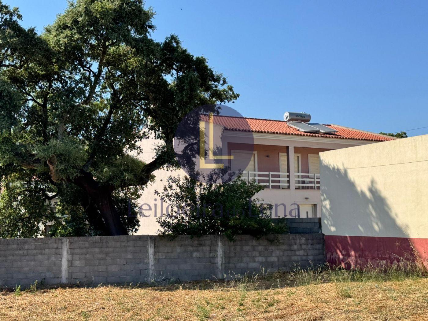 Fotografia de imóvel: Prédio Urbano sito na Rua José Sebastião Ferreira Chão, nº 126 em Moitas Venda(Inventário nº 2583/20.0T8STR)