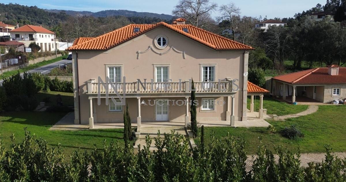 Fotografia de imóvel: Casa de dois pavimentos com 5 quartos DOCUMENTOS Caderneta Predial Urbano Caderneta Predial Rústico