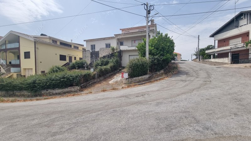 Fotografia de imóvel: Moradia (T5) c/ logradouro - (c/ 388,00m²) - São Paio / Gouveia