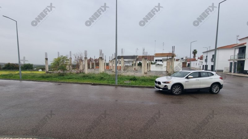 Lote de terreno - (c/ 879,00m²) - N. S.ª da Expectação / Campo Maior