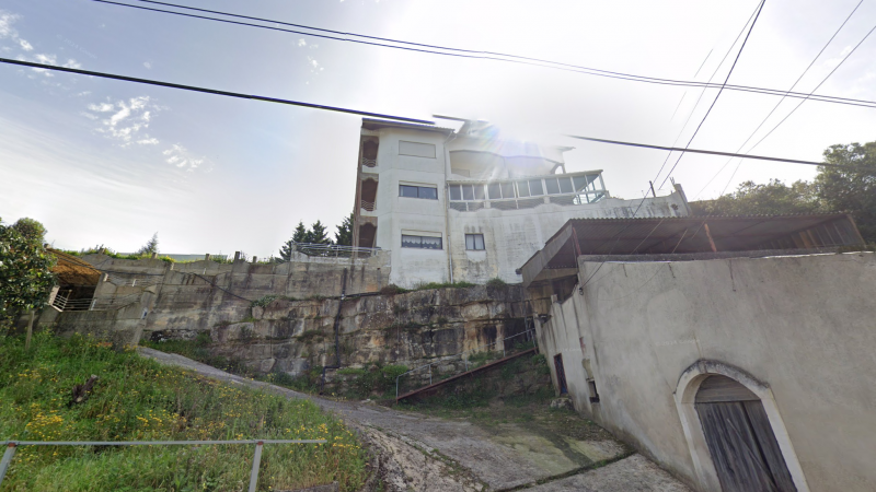 Fotografia de imóvel: 2/4 de Moradia c/ logradouro- (c/ 760,00m²) - Cortes / Leiria
