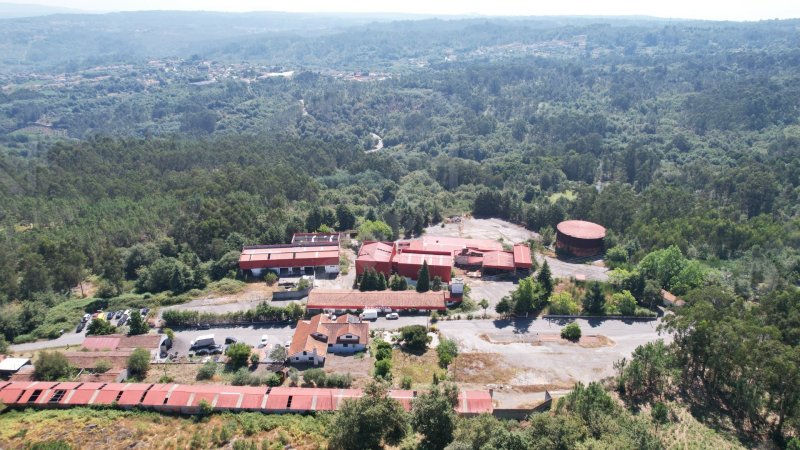 Unidade industrial c/ rústicos - (c/área total 15.070,00m²) - Queirã / Vouzela