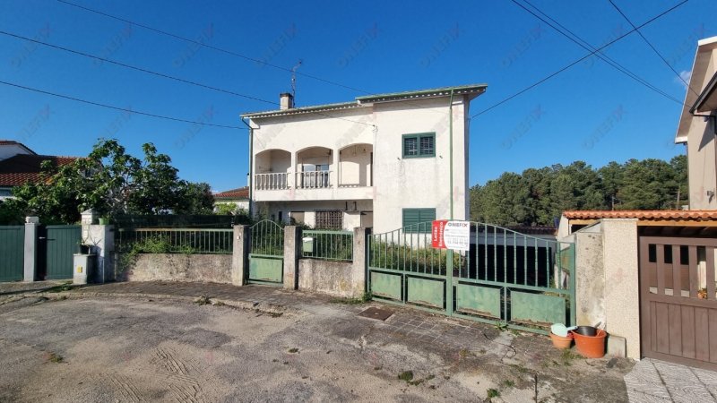 Fotografia de imóvel: Moradia T3 c/ arrumos e loja - (c/ 303,60m²) - Outeiro Seco / Chaves