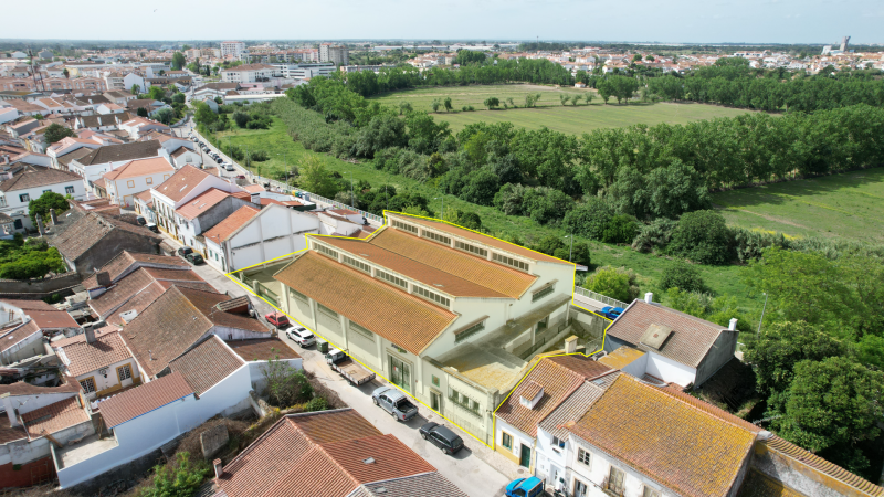 Fotografia de imóvel: Armazém - (c/ área total de 1.222,60m²) - Benavente