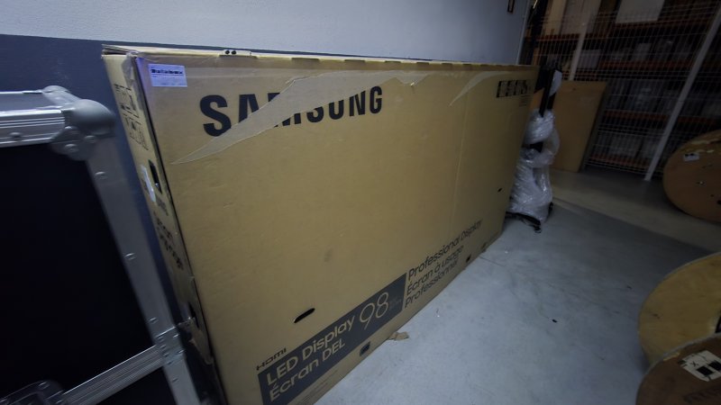 Fotografia de equipamento: TV Samsung QB98T-B - 98"