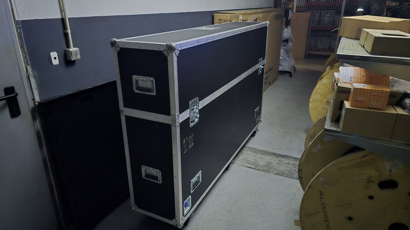 Fotografia de equipamento: Flight case c/ LCD 82"