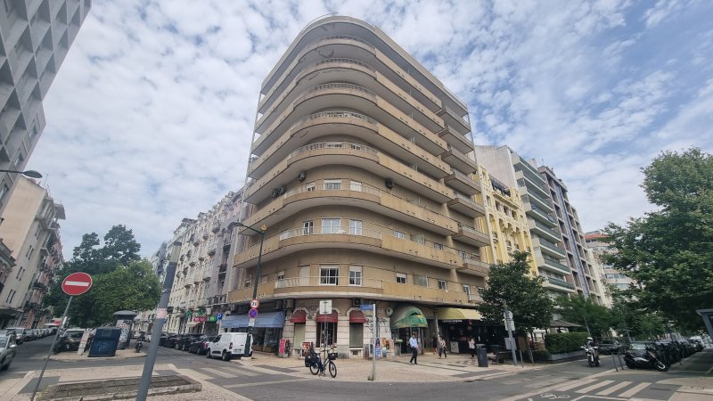 Fotografia de direito: Estabelecimento Comercial de Retrosaria (Unidade Económica) - Avenidas Novas / Lisboa