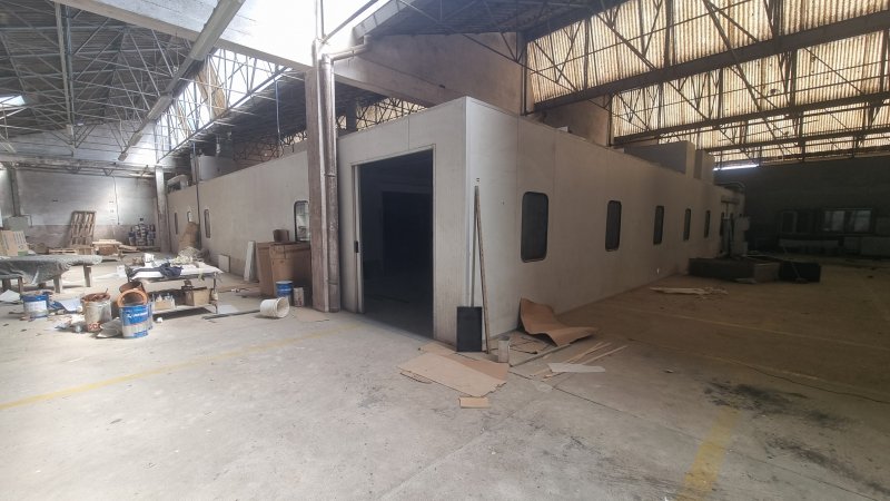 Fotografia de equipamento: Cabine de pintura, verniz, lixar e de secagem