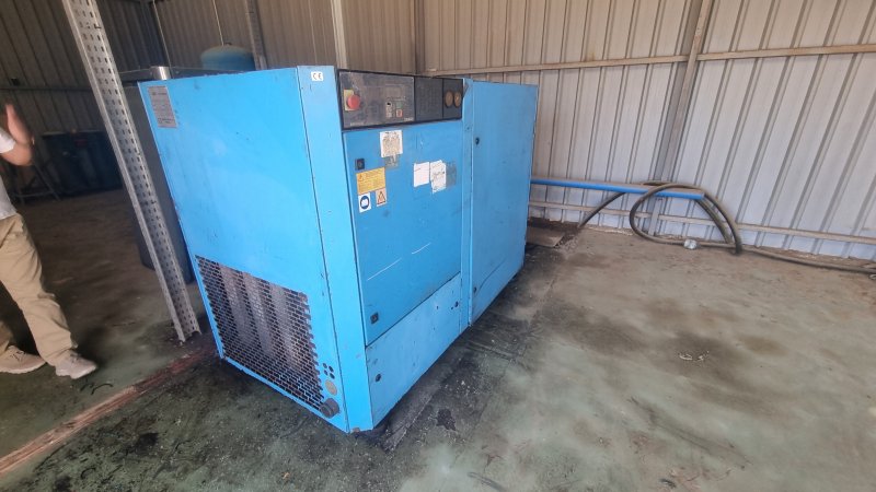 Fotografia de equipamento: Compressores | Depósito de ar | Secador de ar