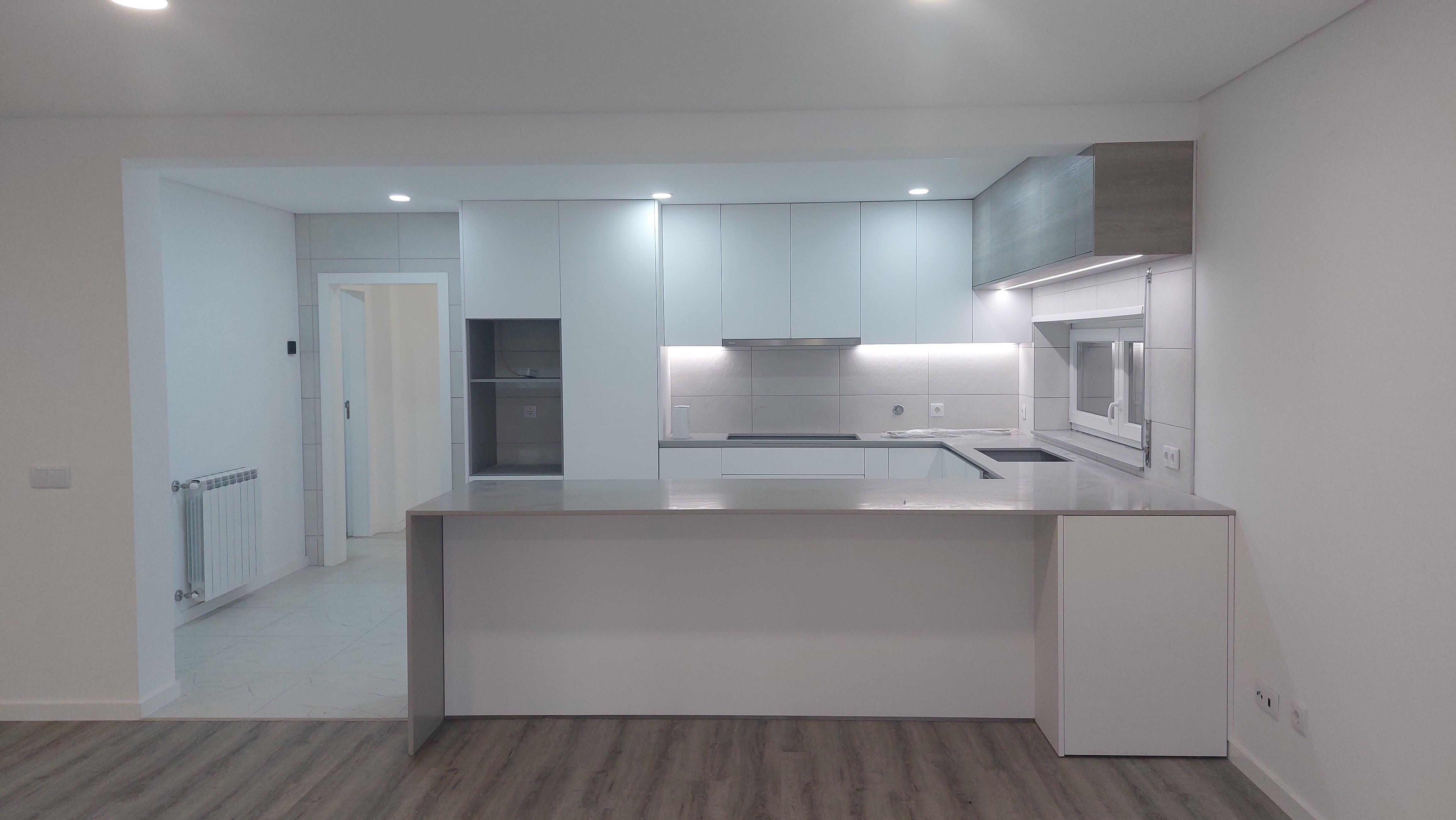 Moradia T4 com logradouro e jardim