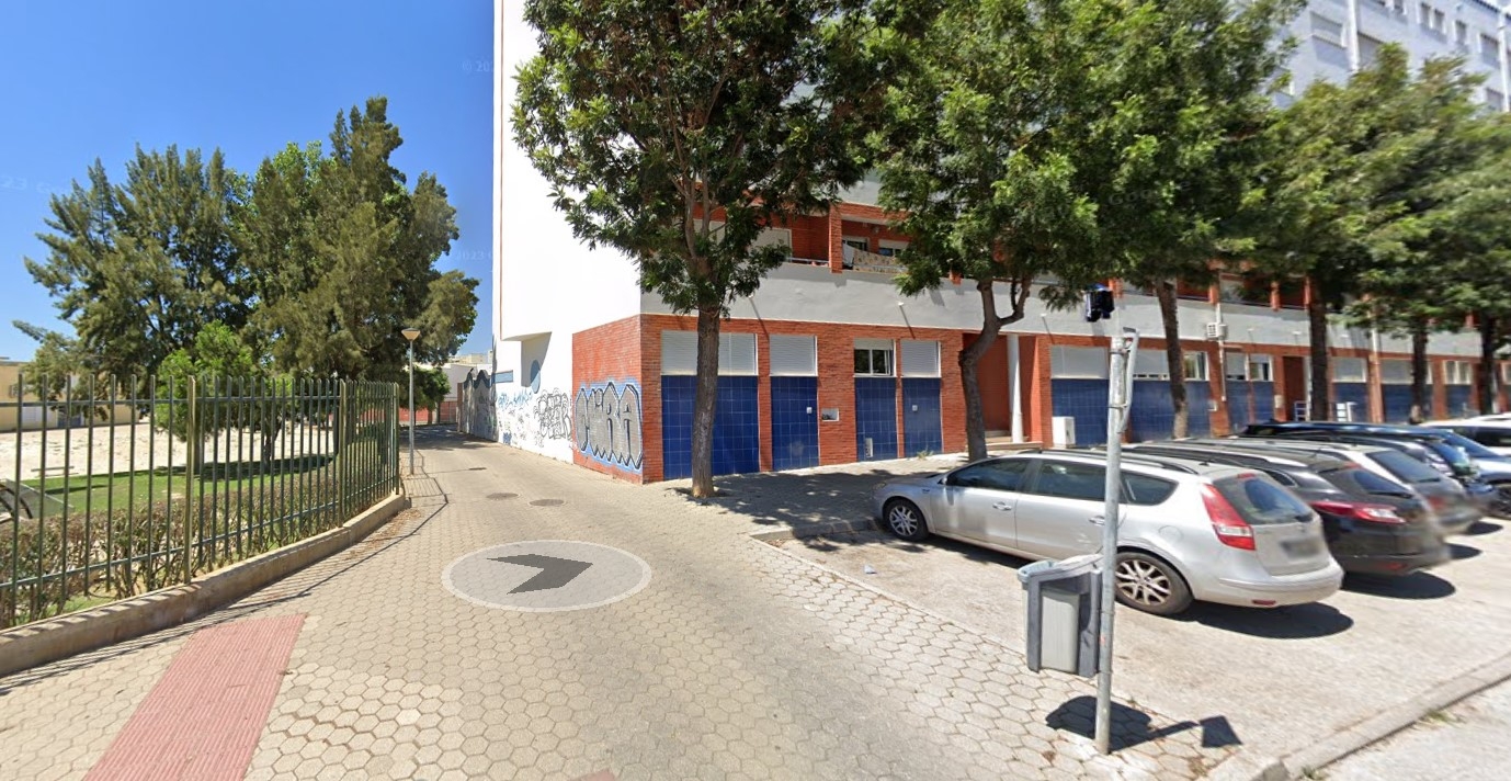Fotografia de imóvel: Estacionamento coberto e fechado (cave) (1/32) —PORTIMÃO