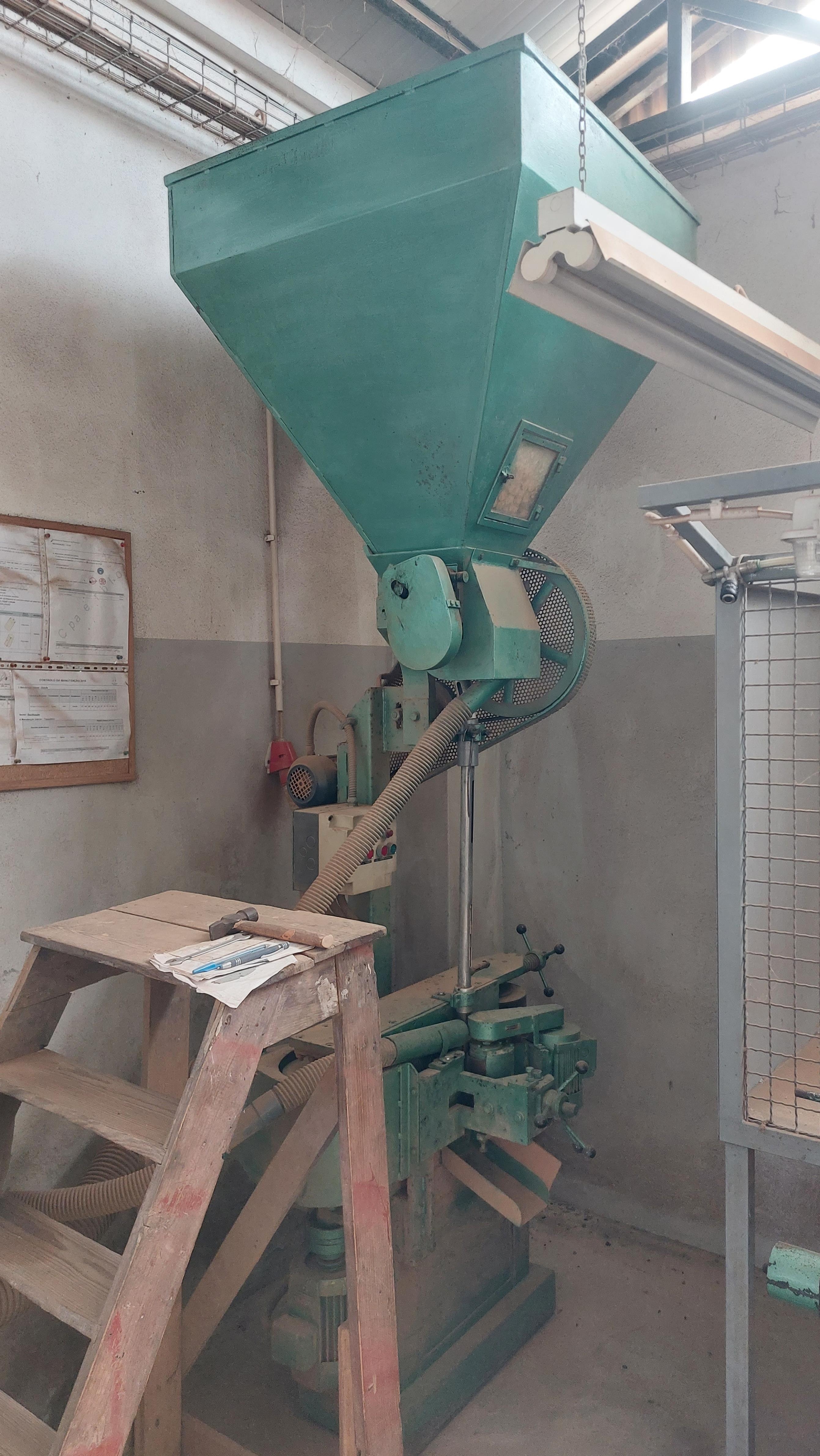 Industria de cortiça (máquinas/equipamentos e stock de rolhas)