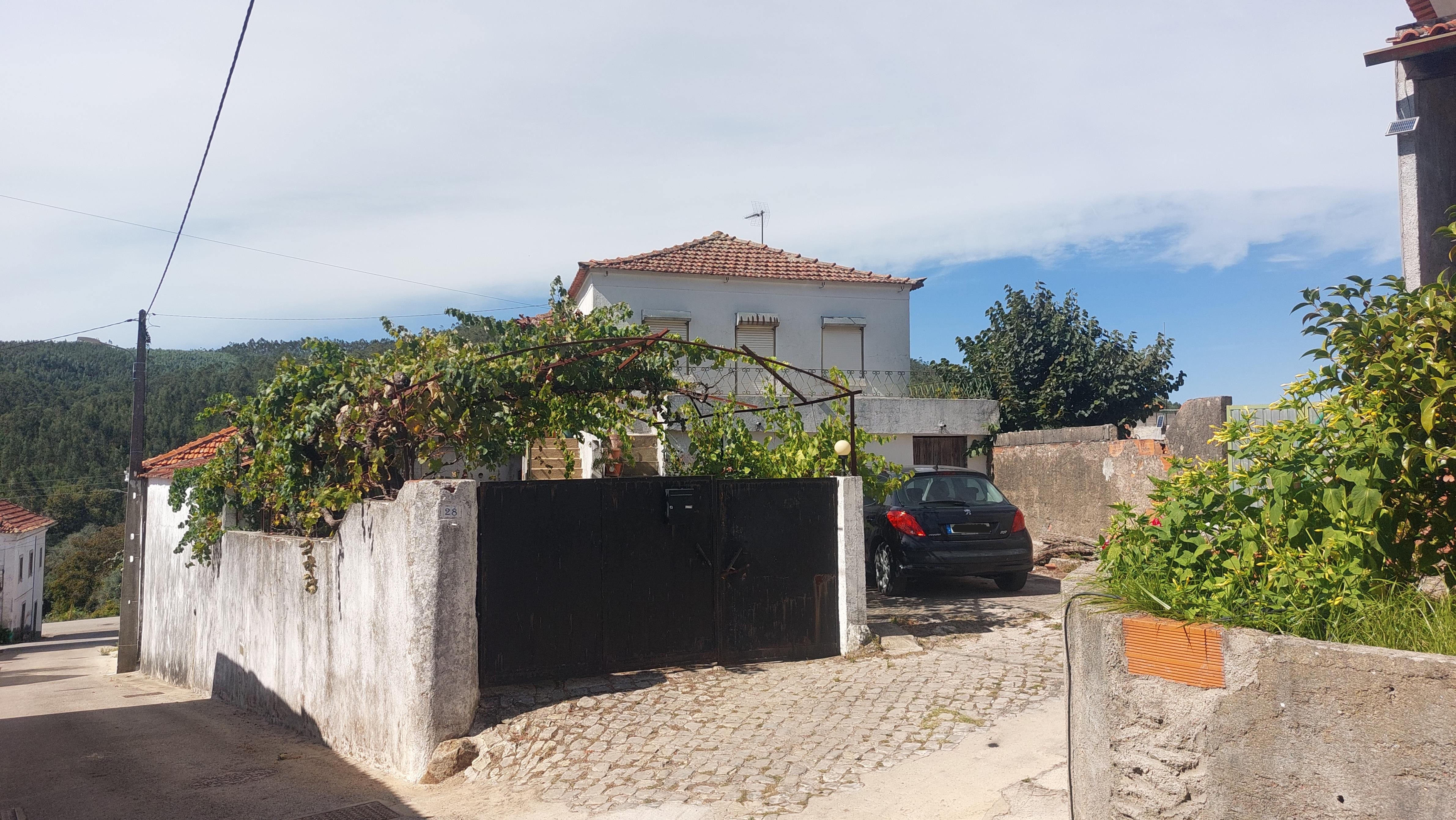 1/6 Prédio Urbano | PENELA (Santa Eufémia)