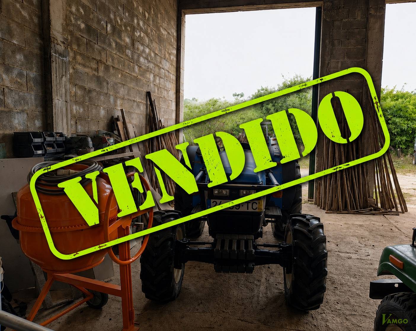 Fotografia de veículo: Trator agrícola, marca New Holland, com data de matrícula 19-02- 2002 (Lote 7)