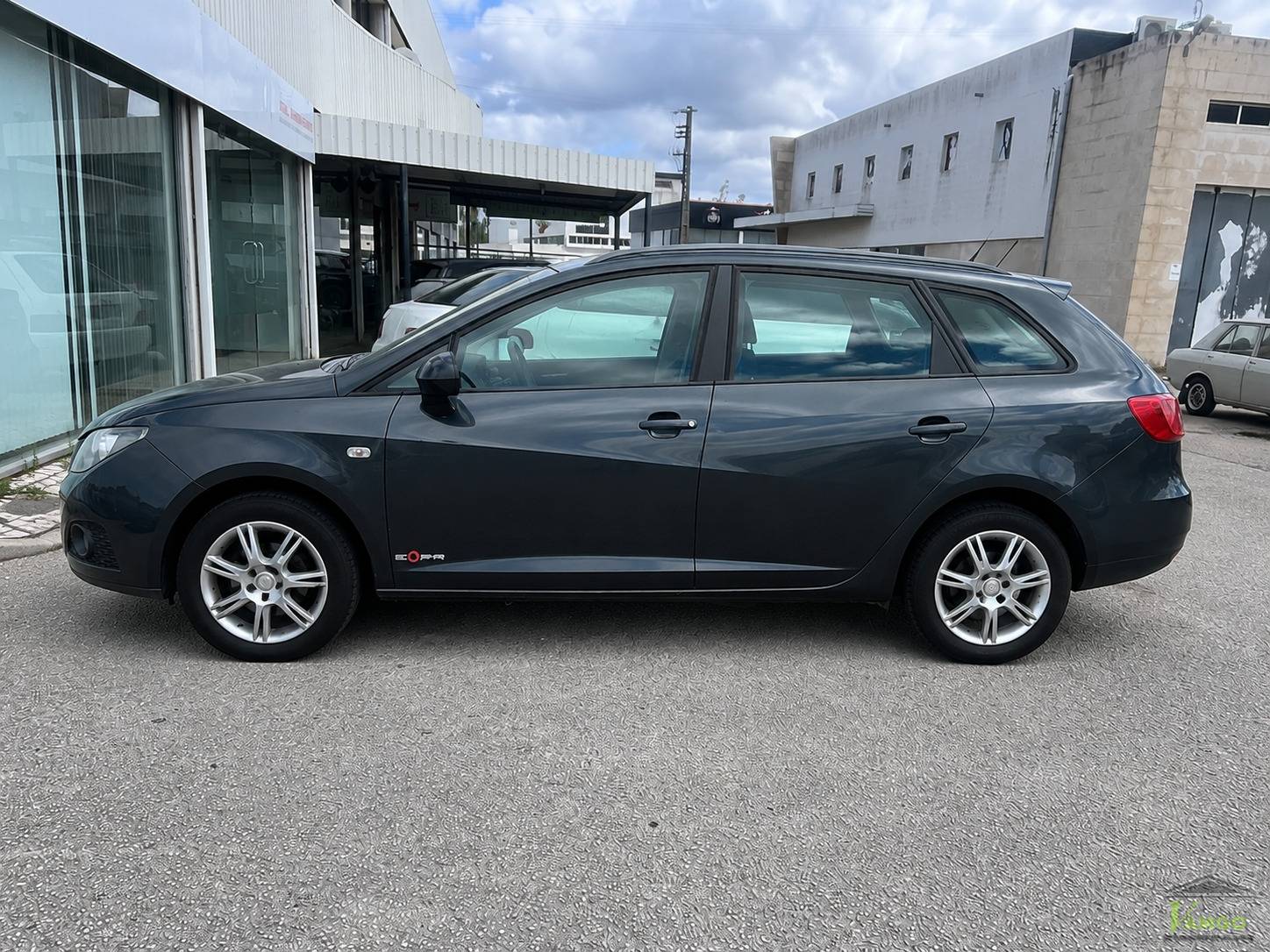Veículo Ligeiro de Passageiros, marca “SEAT”, modelo “IBIZA IV ST”, do ano de 2011