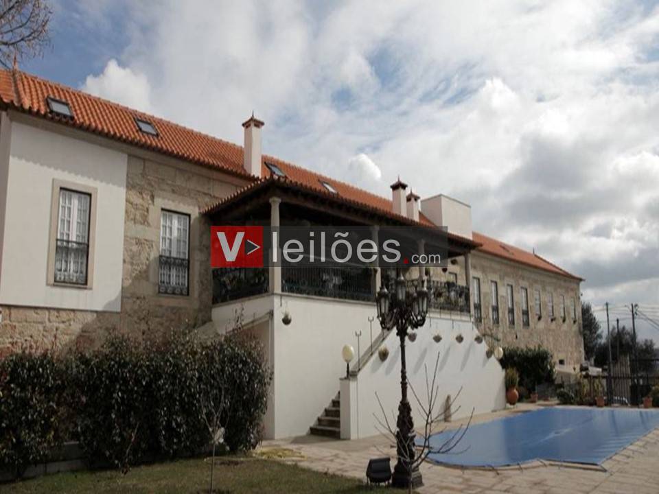 Casa secular reconstruída em pedra