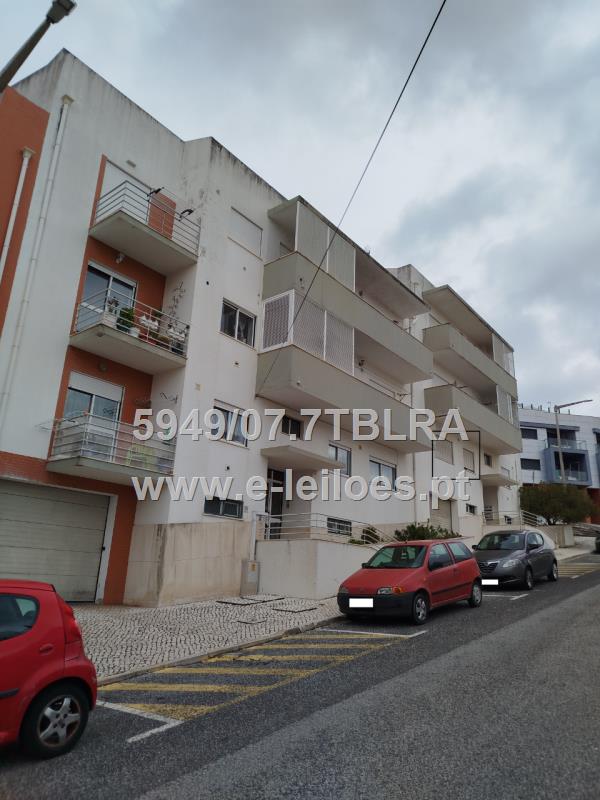 Fotografia de imóvel: 1/2 indiviso de apartamento T2 sito na Nazaré