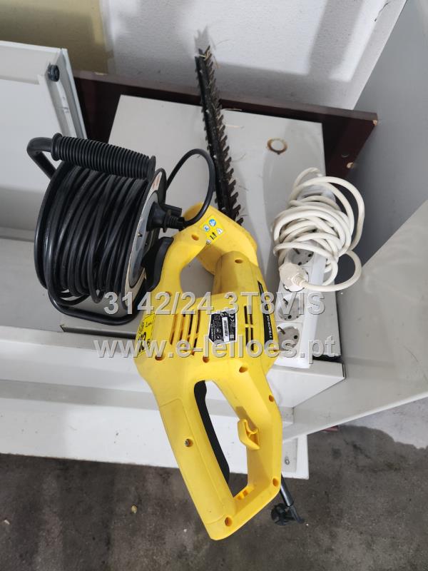 Fotografia de equipamento: Lote composto por máquina de corta sebes YT5309-04 e duas extensões