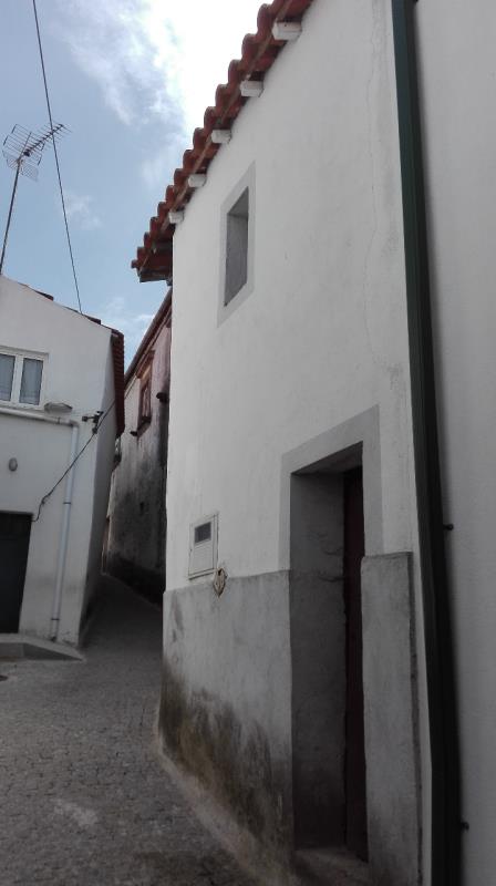 Fotografia de imóvel: CASA DE UM PAVIMENTO E UMA DIVISÃO ( ARRUMOS ), SÃO JOÃO DA PESQUEIRA