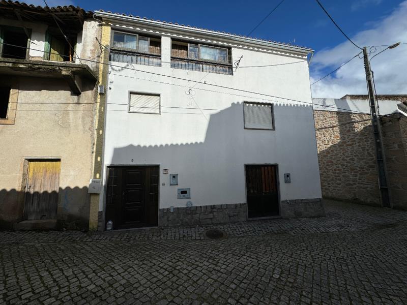 Fotografia de imóvel: Moradia de R/C, 1º e 2º Andar