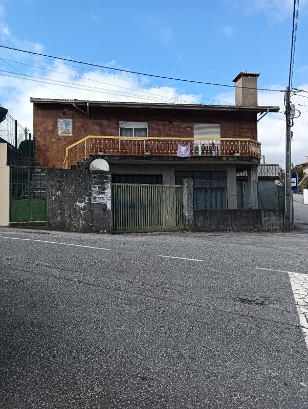 1/4 do Prédio urbano destinado a habitação em Brufe