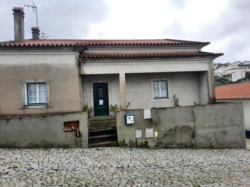 MORADIA EM SÃO BARTOLOMEU DO OUTEIRO