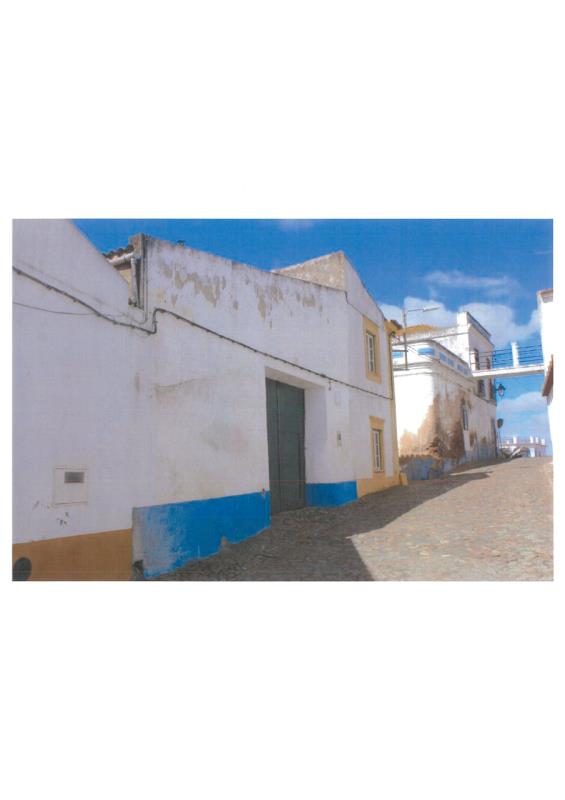 Fotografia de imóvel: Estacionamento coberto e fechado na Rua Afonso Costa, nº 21, Vila Alva