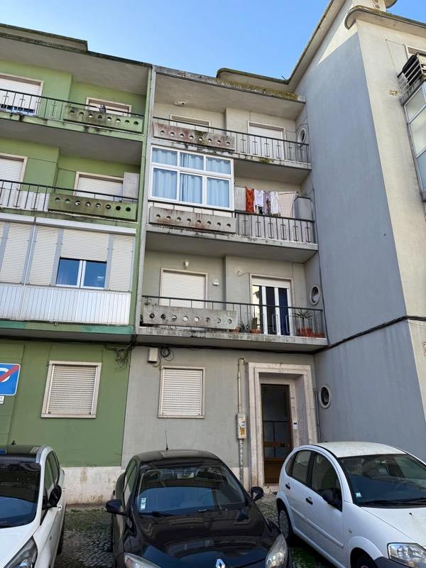 Fotografia de imóvel: Apartamento T-2 - Amadora com logradouro