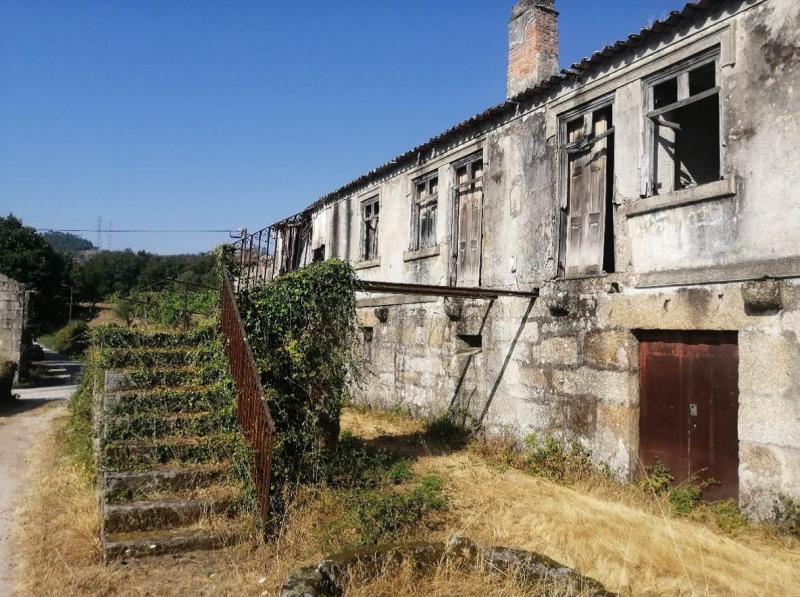 Fotografia de imóvel: PRÉDIO MISTO COM 3 HECTARES – QUINTA EM MARCO DE CANAVESES