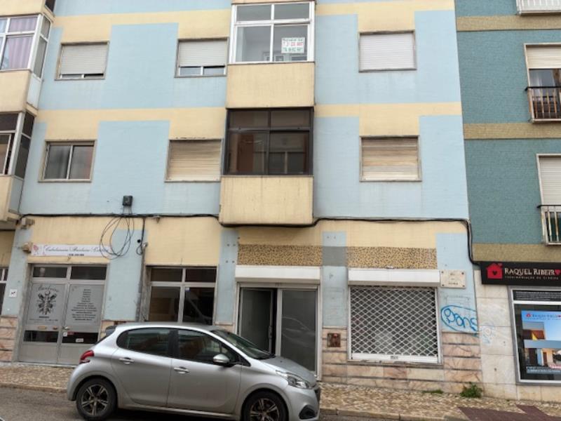 Fotografia de imóvel: Quota parte (1/2) de Apartamento Tipo T2 em Amora/Seixal