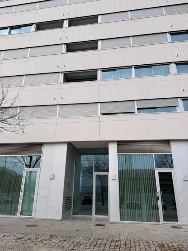 Fotografia de imóvel: Apartamento T0 com garagem - Alameda das Antas