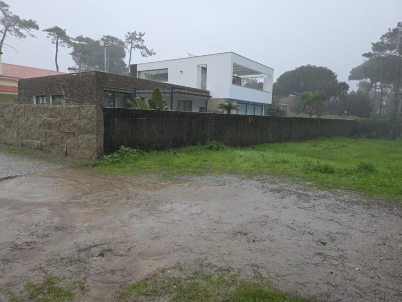 Fotografia de imóvel: 1/2 de Prédio rústico no sitio dos Lírios em Fão