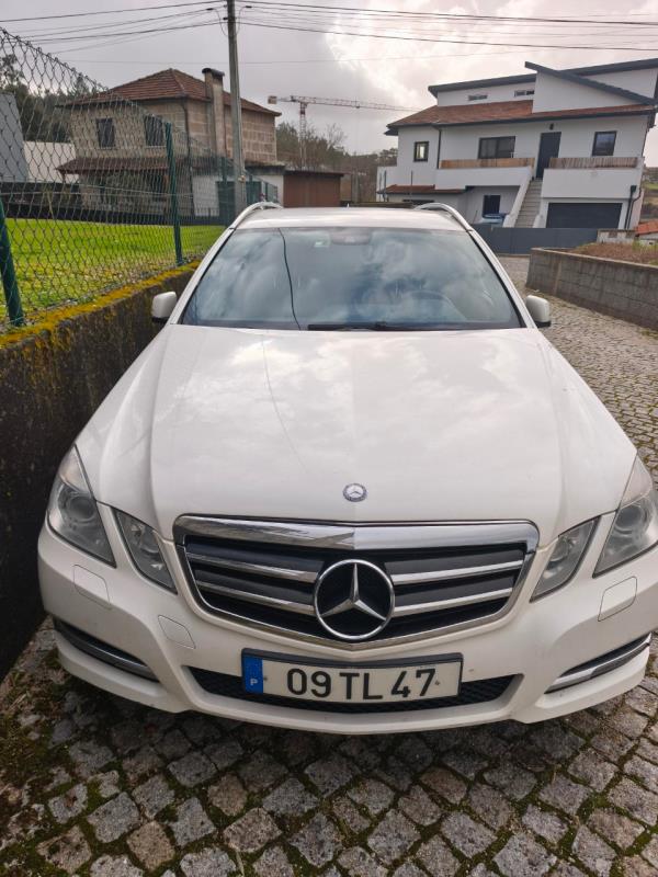 Fotografia de veículo: Mercedes - Benz - Modelo E 300 BLUETEC HYBRID
