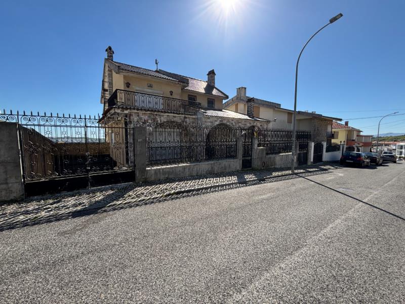 Fotografia de imóvel: Moradia na Mina de Água, Amadora