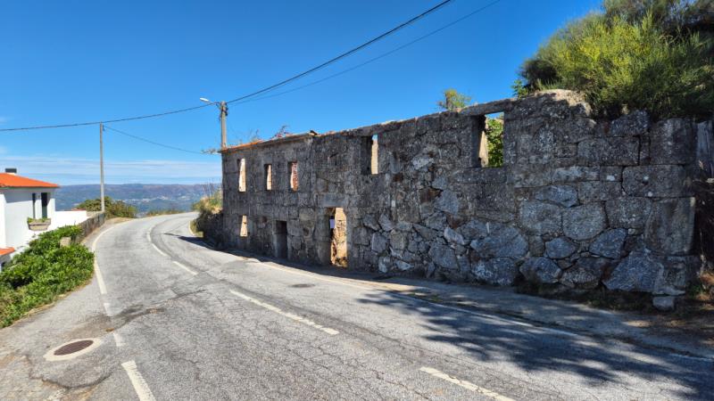 Fotografia de imóvel: Casa de Pedra em Ruinas