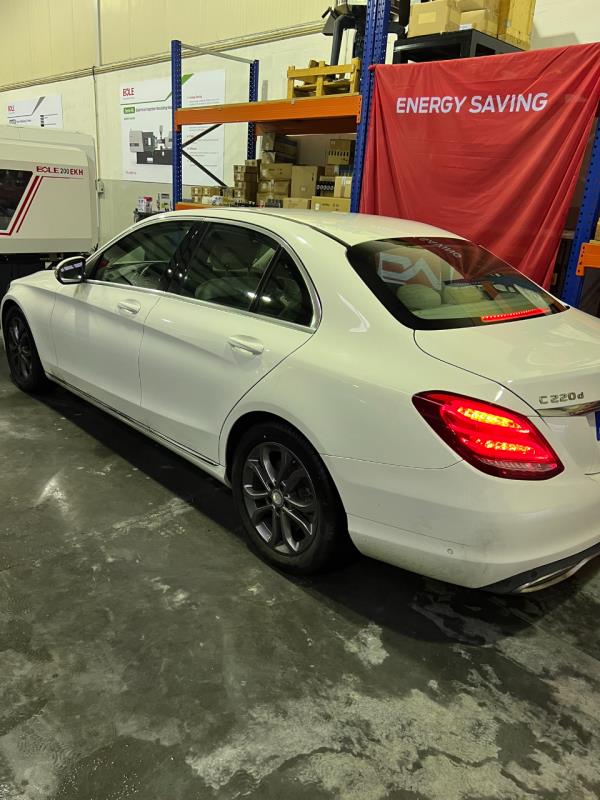 Fotografia de veículo: Veículo ligeiro de passageiros marca Mercedes-Benz 204