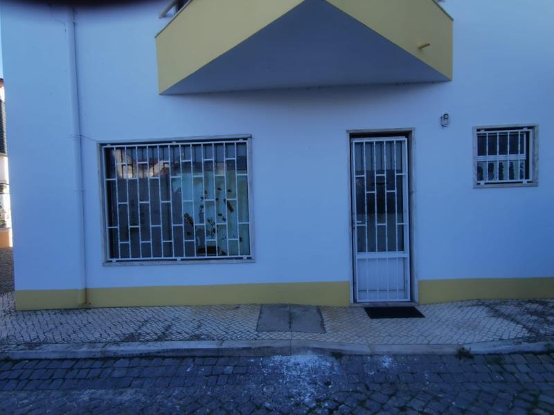 Fotografia de imóvel: Cave destinada a comércio em Rossio ao Sul do Tejo (Abrantes)