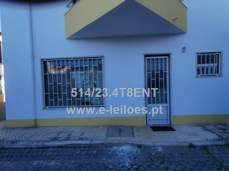 Cave destinada a comércio em Rossio ao Sul do Tejo (Abrantes)