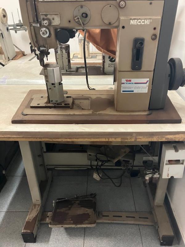 Fotografia de equipamento: Máquina de costura