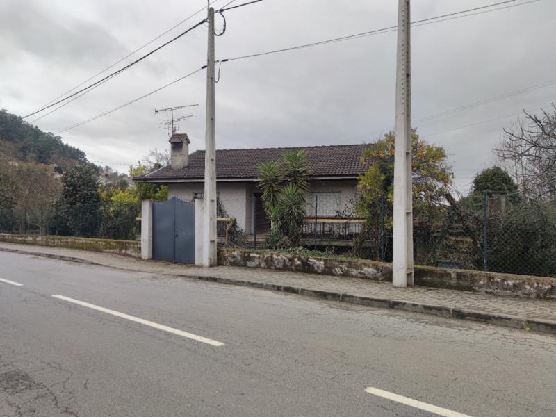 Fotografia de imóvel: Lote composto por 1 prédio urbano e 1 prédio rústico