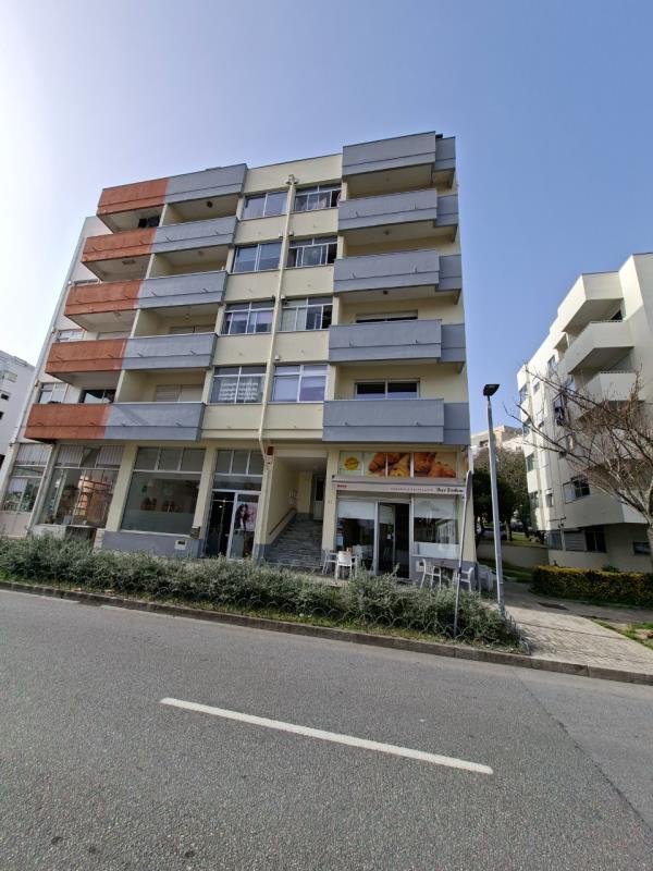 Fotografia de imóvel: Apartamento com 3 quartos ( T-3) e varanda