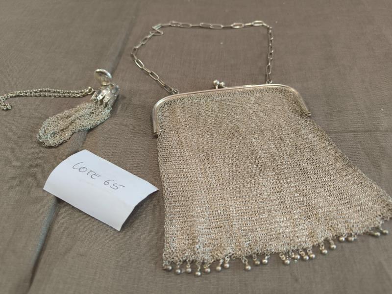 Fotografia de mobiliário: Lote de 2 bolsas em malha de prata