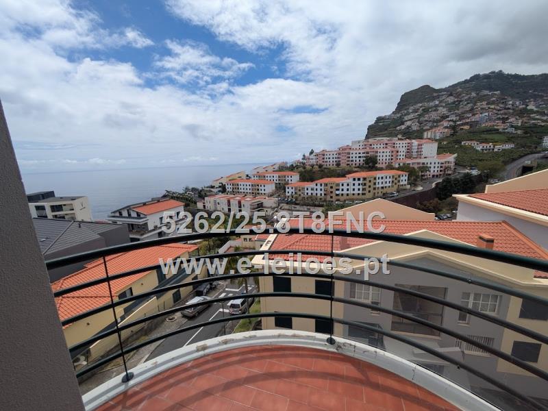 Apartamento T3 com estacionamento e Vista Mar - Câmara de Lobos