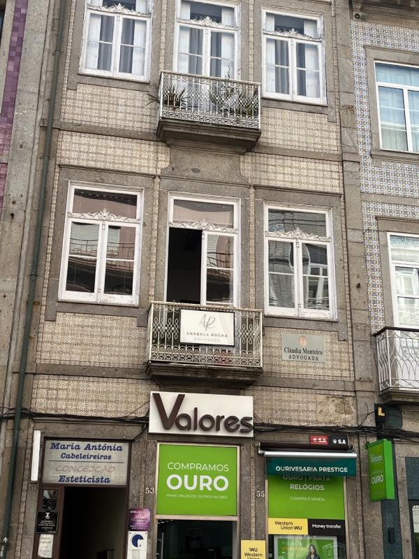 Fotografia de imóvel: 1/3 de 2 frações na Rua dos Chãos, em Braga